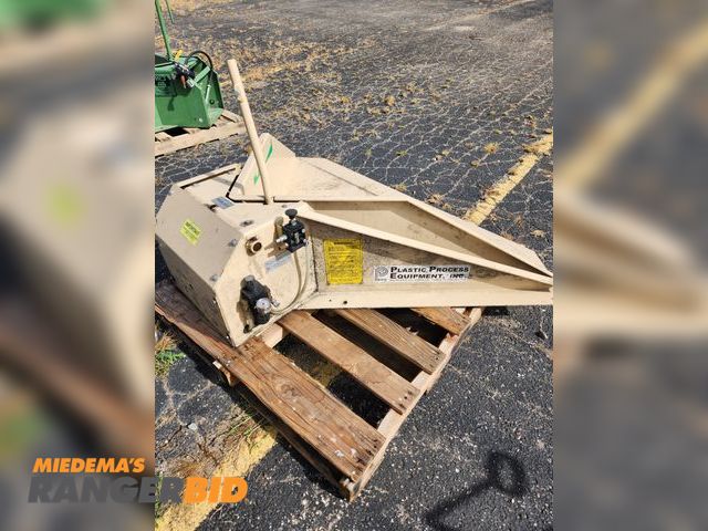 Lot 30-1107 - Pneumatic Gaylord tipper, used