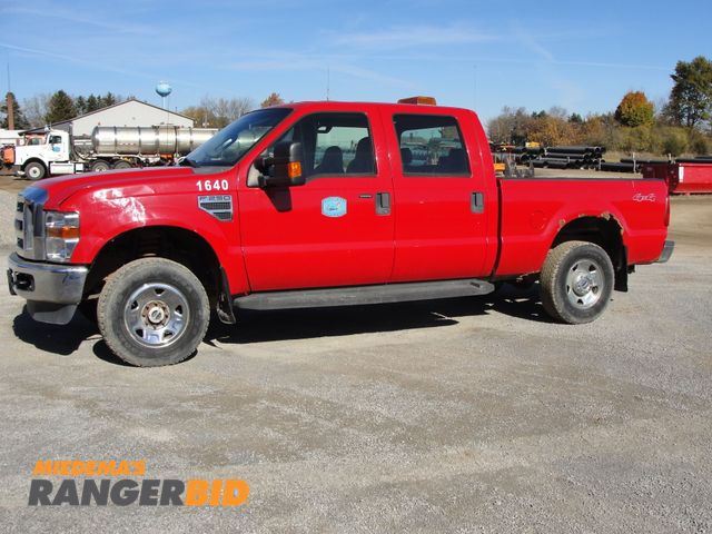 Lot 30-4850 - 2008 Ford F 250 4x4 Super Duty Crew Cab XLT Crew Cab Pickup Truck 4x4 RWD Slight exhaust leak