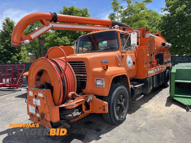 Lot 30-3706 - 1991 Ford L8000 Vac-Con Jetter / Vac  Truck