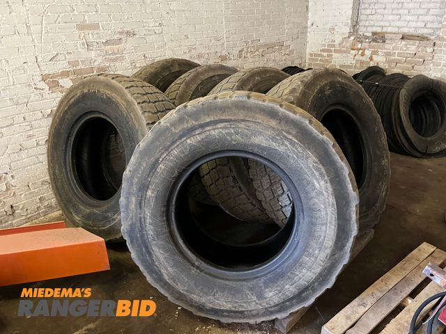 Lot 30-3963 - Lot of (6) Michelin Truck Tires. 17.5 R25