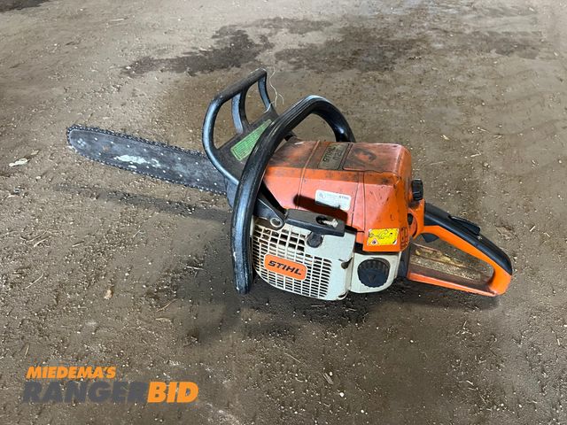 Lot 30-4036 - 1 Stihl D25 Portable Gas Powered Recoil Start Chainsaw Runs and operates, may need the carb cleaned. Municipality owned.