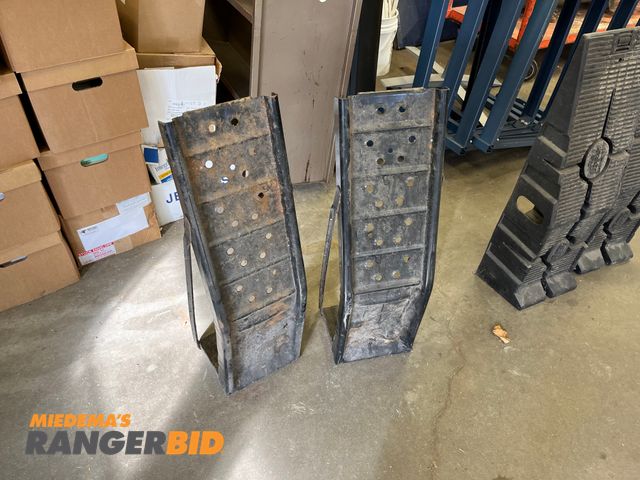 Lot 30-2863 - Metal car ramps