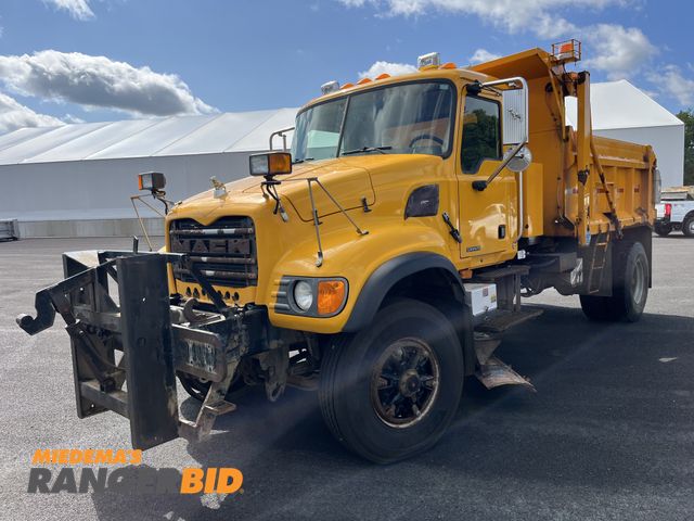 Lot 30-1475 - 2007 Mack CV712 Granite 4x2  with a 12.0L L6 DIESEL engine. Dump Truck