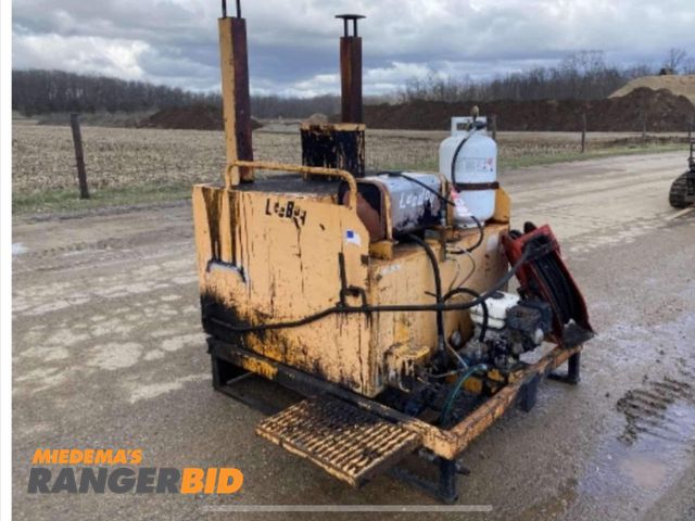 Lot 30-10087 - 1 Leeboy Tack tank Asphalt  Leeboy tack tank, Honda GX-100 gas, with sprayer and hose
