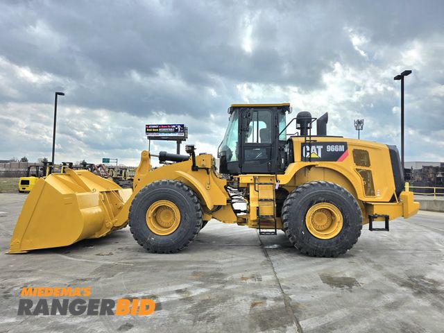 Lot 30-11055 - 2017 Cat 966M Loader