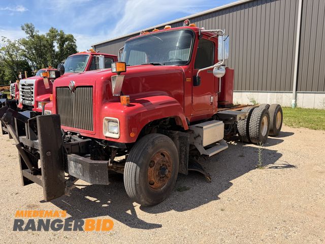 Lot 30-3745 - 2009 International Paystar 5500i 6x4 Cab and Chassis