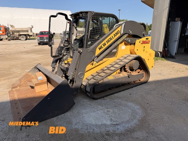 Lot 30-3777 - New Holland C362 Track Loader /  Skid Steer