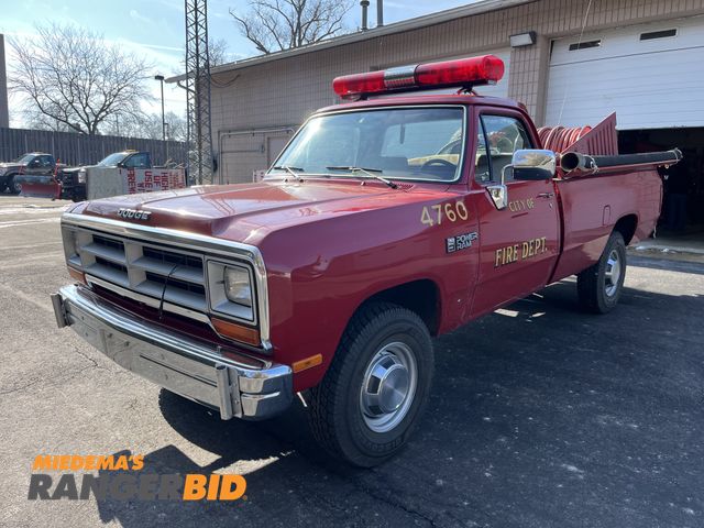Lot 30-5023 - 1990 Dodge W250 with 8,001 miles Regular Cab Pickup Truck 4x4