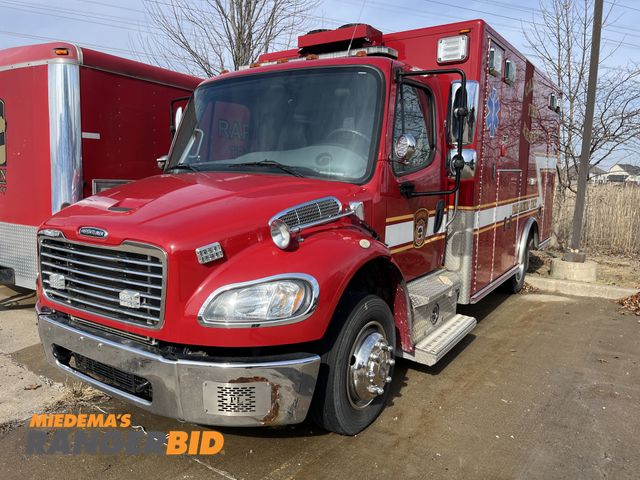 Lot 30-4424 - 2016 Freightliner M2 Ambulance