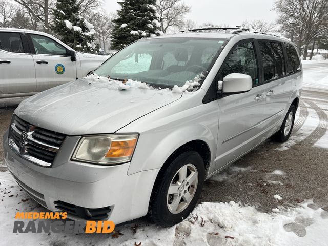 Lot 30-4300 - 2010 Dodge Grand Caravan SXT Mini Van FWD