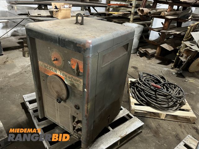 Lot 30-880 - Lincoln Idealarc TM300-3--