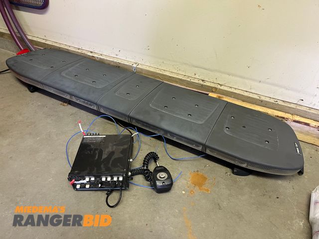 Lot 30-2496 - Police light bar with controls