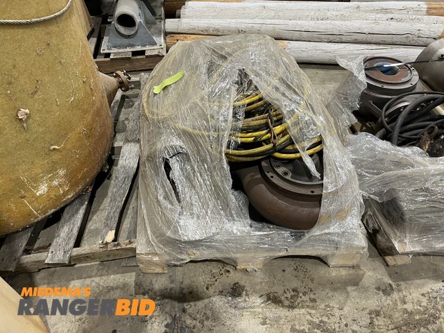 Lot 30-4646 - Lot includes 1 pump