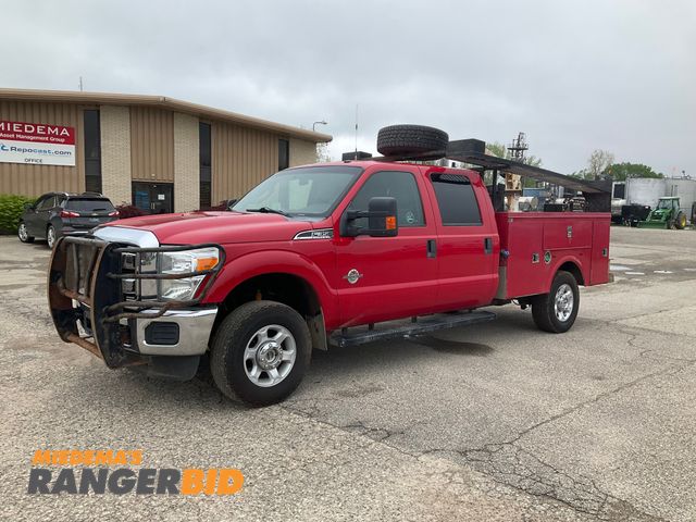 Lot 30-4984 - 2015 Ford F-350 Crew Cab Service Body Pickup Truck 4x4
