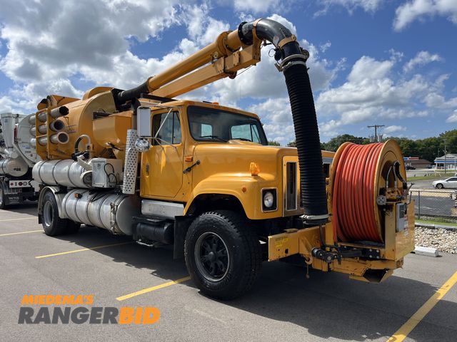 Lot 30-10564 - 1996 International Vactor 2100 Utility Truck Sewer - Jeter - hydro excavation  Low miles and hours
