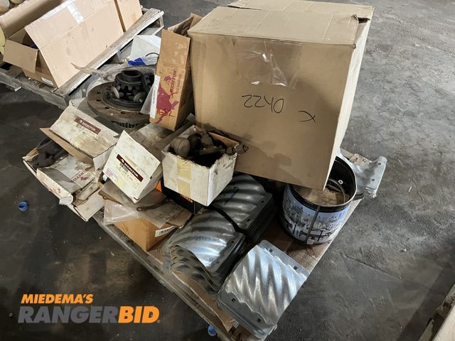 Lot 30-10520 - Pallet of miscellaneous truck parts and more
