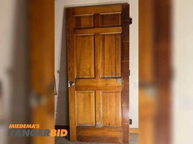 Lot 30-533 - 1 Unknown 6-panel pine interior door 6-panel pine interior door