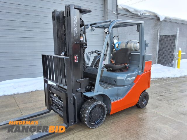 Lot 30-296 - 2013 Toyota 8,000lbs Capacity Forklift - See Video for Operation, Has Forkposition!