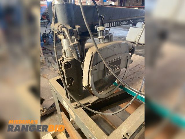 Lot 30-1008 - Dewalt 790 Radial Arm Saw