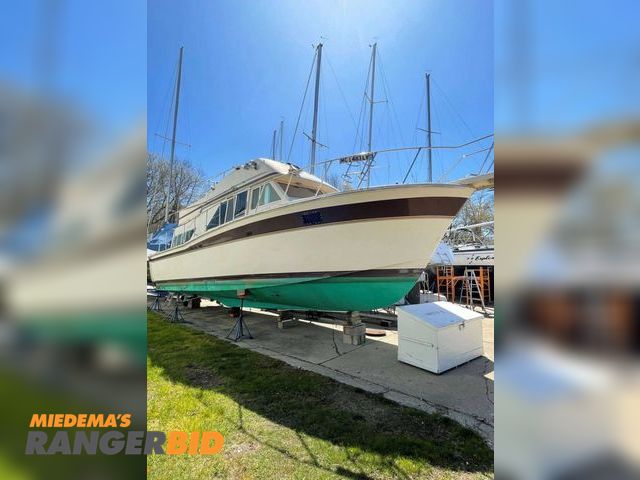 Lot 30-73002 - 1982 Chris Craft Motor Yacht Boat
