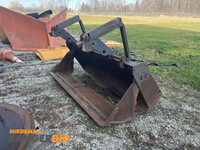 Lot 30-4909 - Backhoe Clamshell Loader Bucket with Forks