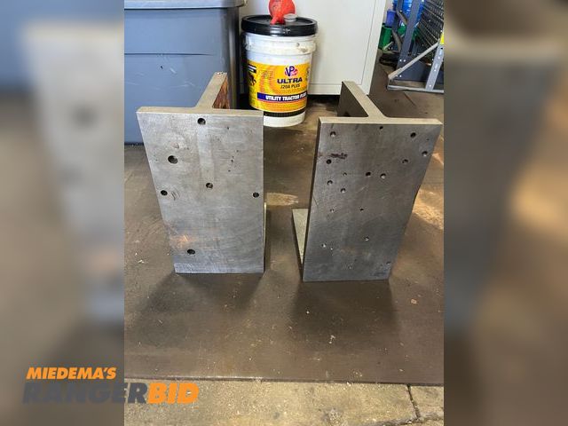 Lot 30-20 - 2 Angle Plates Large Angle plates

Pickup by appointment only