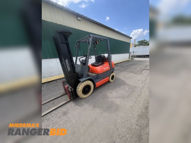 Lot 30-464 - Toyota 42-6FGU25 Forklift Toyota pneumatic forklift 
3 stage with side shift 5000 LBS capacity 
Run ...
