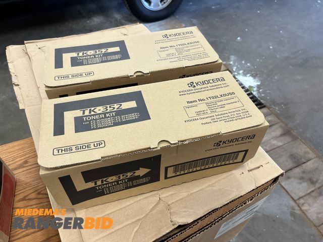 Lot 30-3811 - 2 Kyocera TK-352 Toner Kit