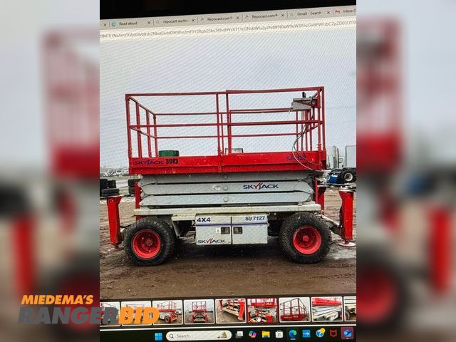 Lot 30-10206 - Skyjack  Sj7127 RT scissor lift  Scissor lift  Skyjack scissor lift, everything works as it should, ...