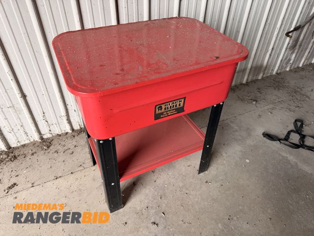 Lot 30-3730 - Black Bull 20 Gallon Parts Washer