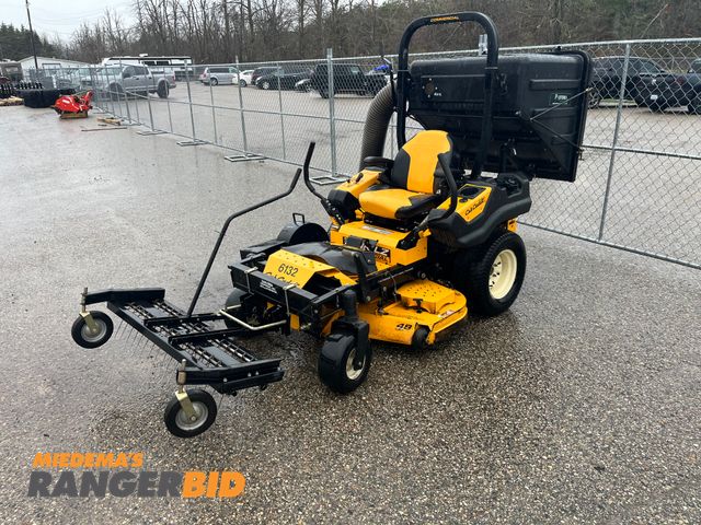 Lot 30-2749 - Cub Cadet Tank LZ Commercial Zero-Turn Lawn Mower
