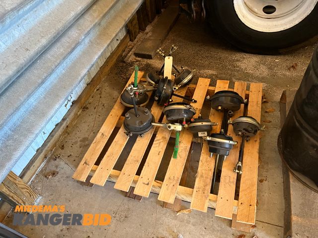 Lot 30-4919 - Pallet of Brake Chambers
Municipality owned. Seller will load.