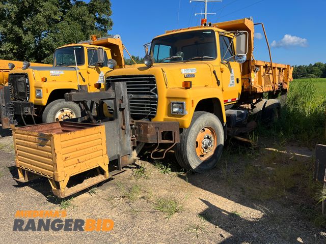 Lot 30-3524 - 1996 Ford L8000F with a 8.3L L6 DIESEL engine. Dump Truck