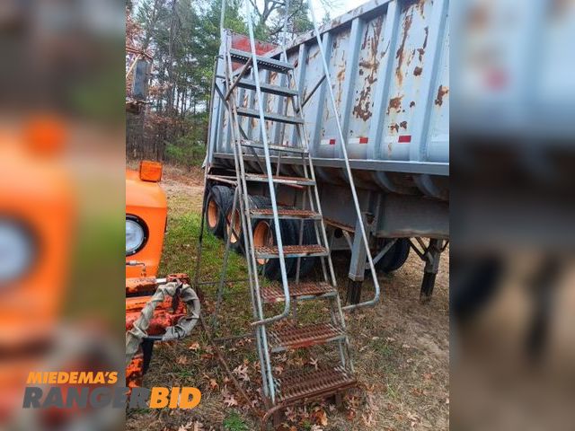 Lot 30-8001 - Metal Safety Rolling Ladder
