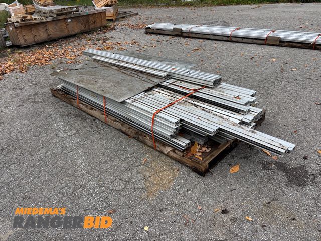 Lot 30-48 - LOT OF Aluminum Extrusion / Strut and sheet.  Various lengths and brands.  Combination of 80/20, Rex...