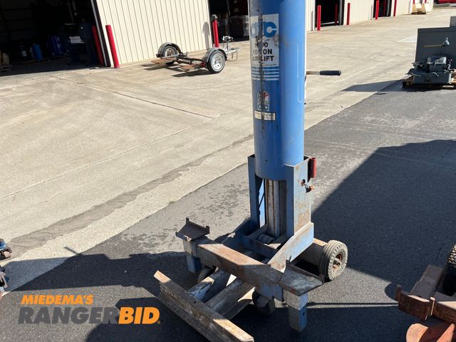 Lot 30-2930 - OTC 10 Ton Air Lift Municipality owned. Seller will load.