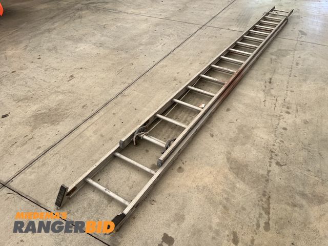 Lot 30-3637 - Aluminum Extension Ladder