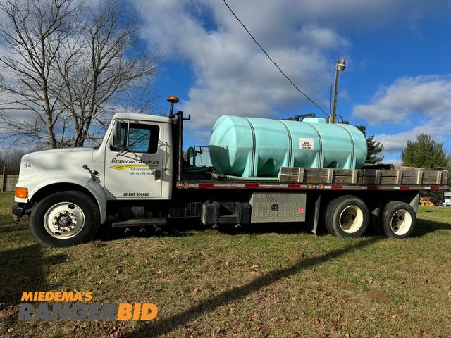 Lot 30-10054 - 1985 IHC S-series Flatbed Truck Very clean truck, pretty close to excellent condition.