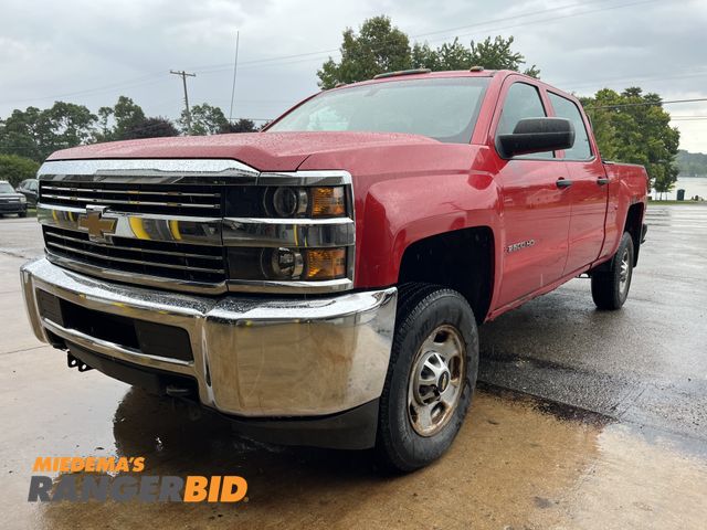 Lot 30-1628 - 2015 Chevrolet Silverado 2500 Double Cab Pickup Truck 4x4