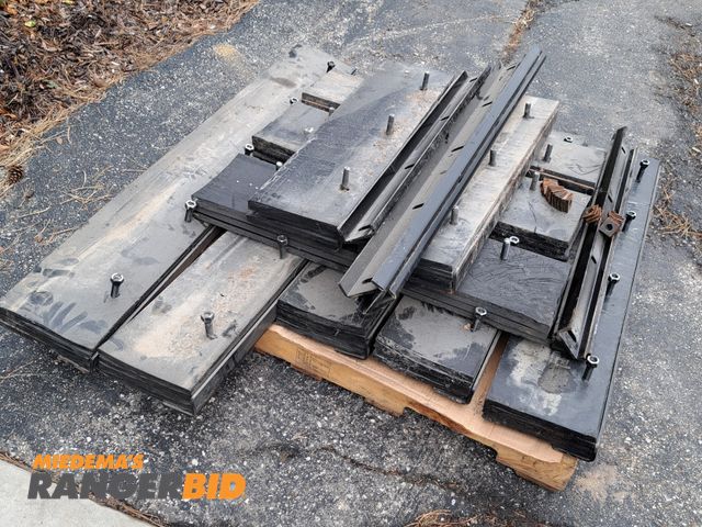 Lot 30-10175 - Rubber Cutting Edges - 10 pieces - 3ft, 4ft, and 5ft lengths - see picture for bolt hole spacing
Qua...