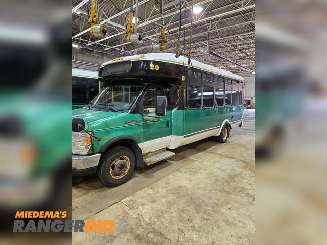 Lot 30-42020 - 2012 Ford E450 bus