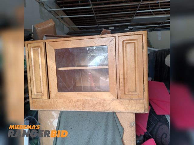 Lot 30-732 - 1 tv stand solid wood tv or night stand. can be used tv or night stand. had storage for cds