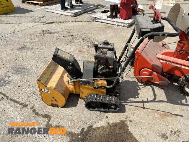 Lot 30-1697 - 420 trac drive 2-Stage Self-Propelled Snow Blower