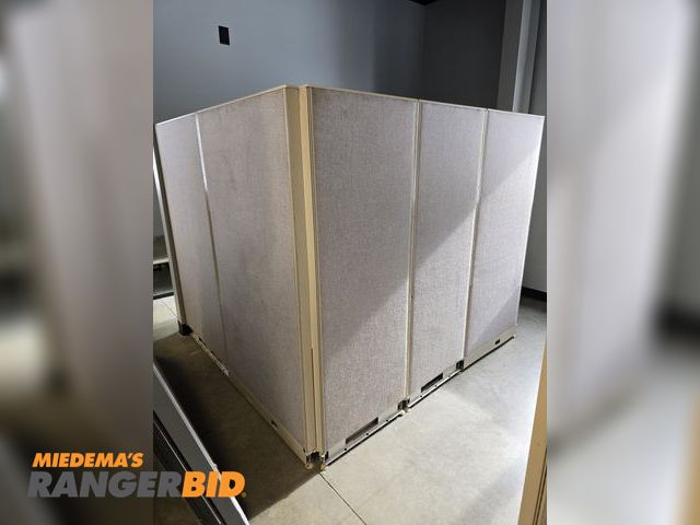 Lot 30-2679 - Other Set of 15 office partitions and hardware to go with it