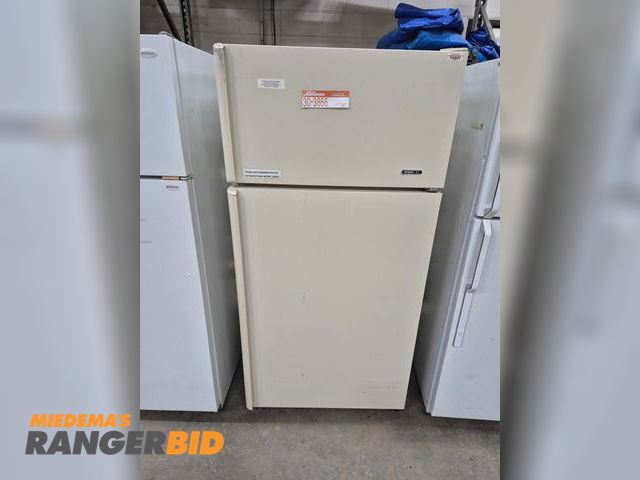 Lot 30-3866 - Frigidaire FPES19TPL0 Refrigerator/Freezer Frigidaire Refrigerator