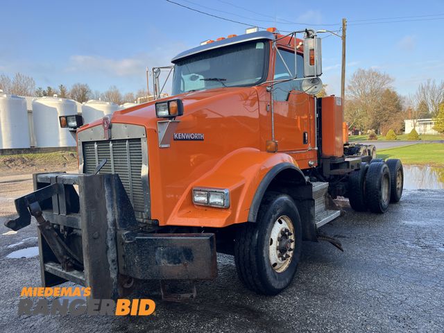 Lot 30-4844 - 2010 Kenworth T8 6X4 Cab and Chassis