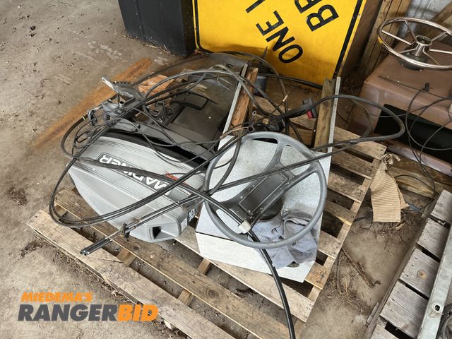 Lot 30-1611 - Mercury Mariner 25 hp 2 stroke with steering column