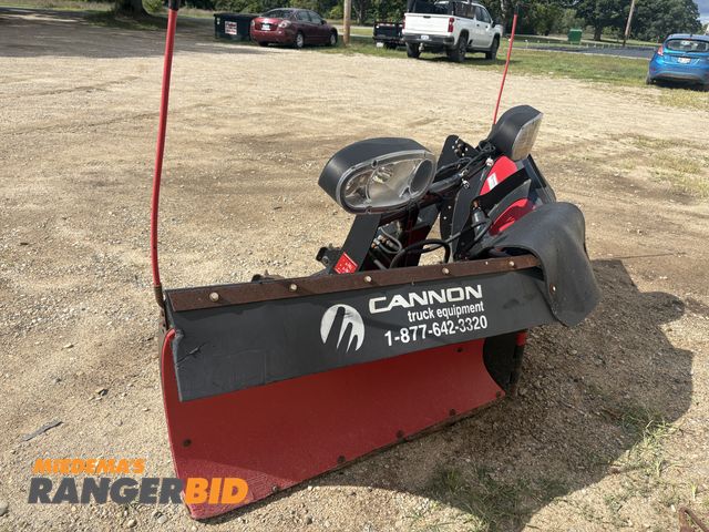 Lot 30-10605 - 1 Boss XT Polly 8'2" VXT Vblade Passenger side wing won’t extend