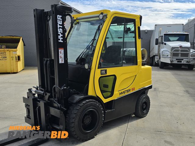 Lot 30-265 - 2018 Hyster  6,000lbs Capacity Pneumatic  Forklift With Forkposition  - See Video for Operation