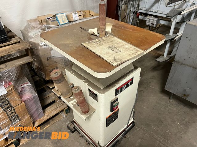 Lot 30-363 - Jet JCVS-10 Oscillating Spindle Sander Electric Powered Comes with Manual. Municipality owned.